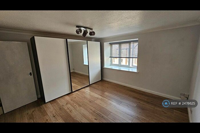 2 Bedroom Flat To Rent In Willow Court, Dagenham, RM8