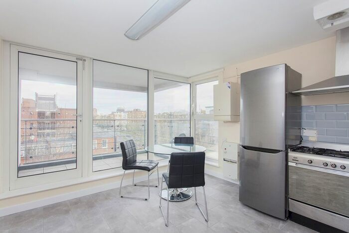2 Bedroom Flat To Rent In Shaftesbury Place, Warwick Road, London, W14