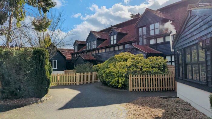 2 Bedroom Mews To Rent In Coxtie Green Road, Navestockside, Brentwood, CM14