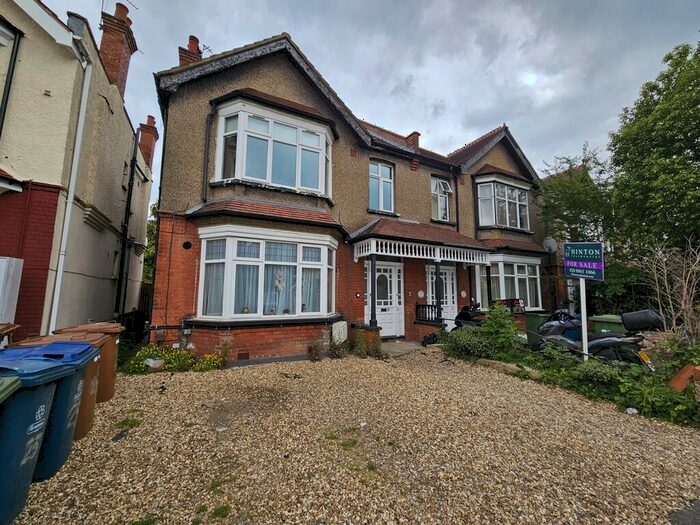 2 Bedroom Flat To Rent In Harrow View, Harrow, HA1