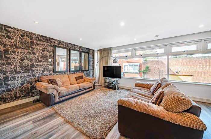 2 Bedroom Apartment For Sale In Sherman Road, Bromley, BR1