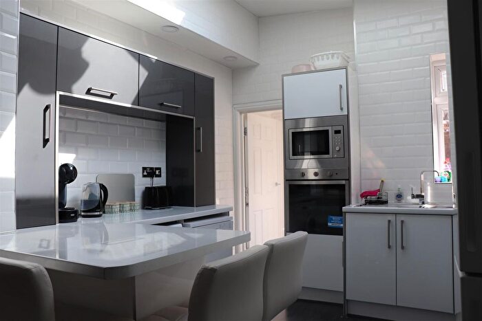 4 Bedroom Terraced House To Rent In Daisy Road, Birmingham, B16