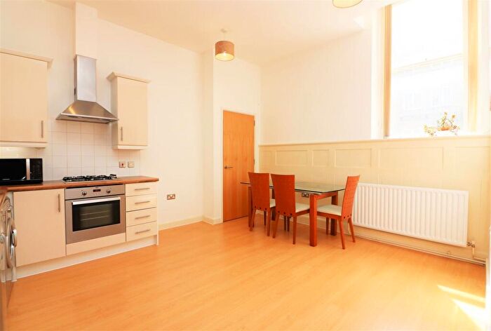 1 Bedroom Apartment To Rent In Bartlett Mews, Isle Of Dogs, E14