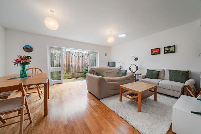 1 Bedroom Apartment To Rent In Grenville Road, London, N19