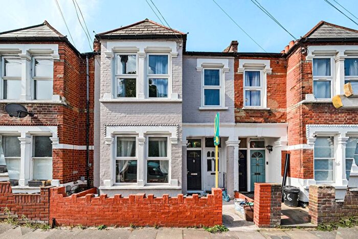 2 Bedroom Flat To Rent In Sellincourt Road, Tooting Broadway, London, SW17