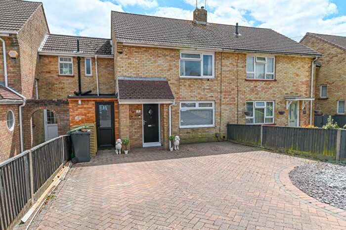3 Bedroom Terraced House For Sale In Kelly Road, Waterlooville, PO7