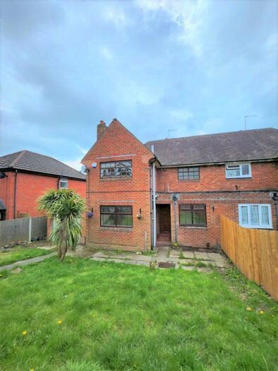 3 Bedroom Semi-Detached House To Rent In Wynall Lane, Stourbridge, DY9