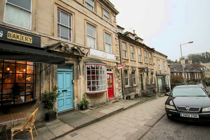 2 Bedroom Apartment To Rent In St Margarets Street, BA15