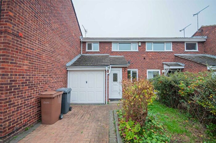 3 Bedroom End Of Terrace House To Rent In Candytuft Road, Springfield, Chelmsford, CM1