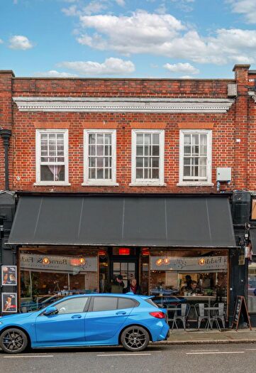 3 Bedroom Apartment To Rent In Church Street, Reigate, RH2