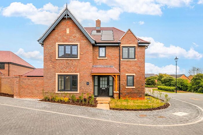 3 Bedroom Detached House For Sale In Russell Road, Toddington, LU5