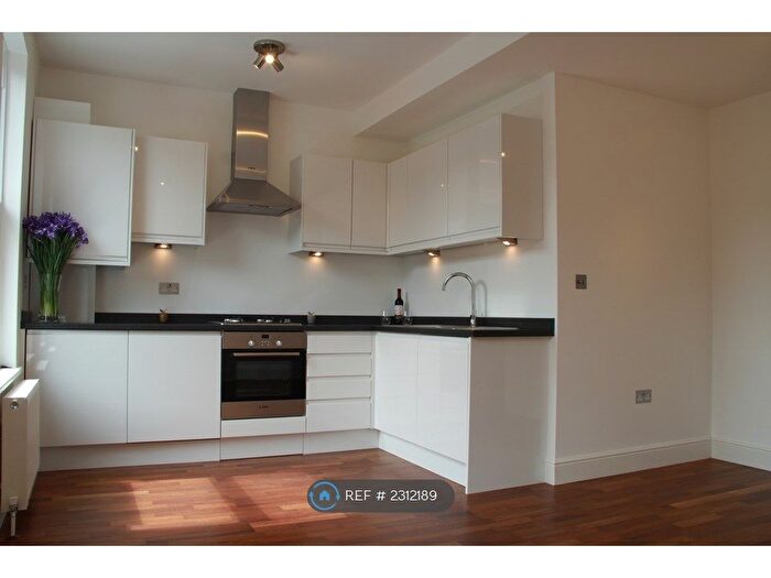 1 Bedroom Flat To Rent In Battersea Park Road, London, SW11
