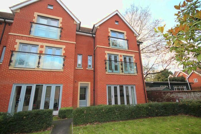 2 Bedroom Flat To Rent In Bellflower Mews, Canterbury, CT1