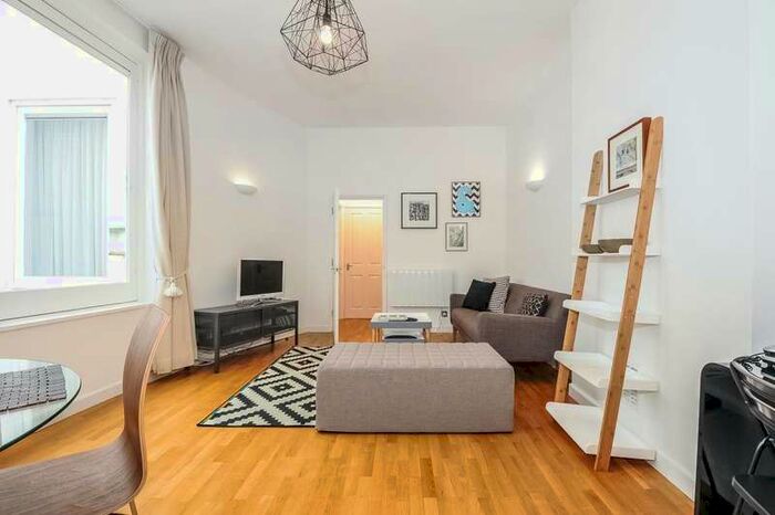 1 Bedroom Apartment To Rent In Gloucester Terrace, Notting Hill, W2