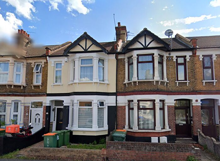 2 Bedroom Flat For Sale In Barking Road, London, E13