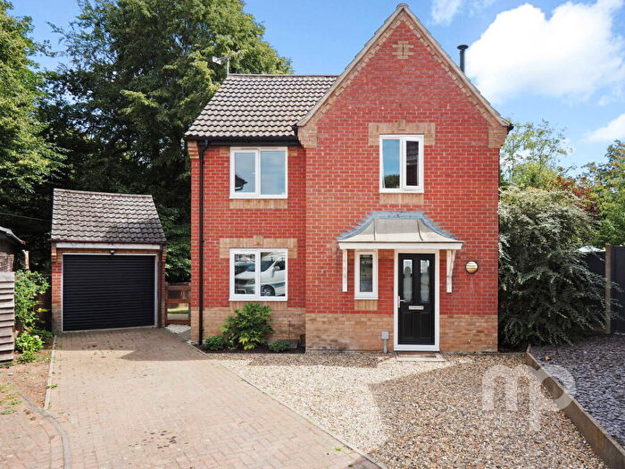 4 Bedroom Detached House For Sale In Grenville Close, Hethersett, NR9