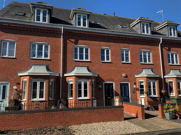 3 Bedroom Town House To Rent In Ox Bow Way, Kidderminster, DY10