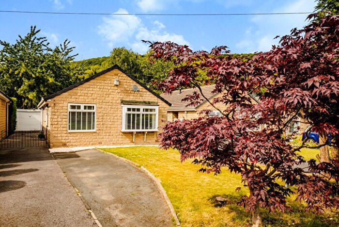 3 Bedroom Bungalow To Rent In Clay Butts, Huddersfield, West Yorkshire, HD2