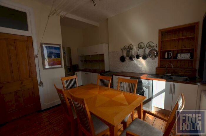 2 Bedroom Flat To Rent In Sanda Street, North Kelvinside, Glasgow, Lanarkshire, G20