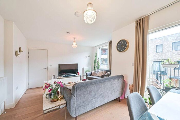 1 Bedroom Flat For Sale In Grove Park, Colindale, London, NW9