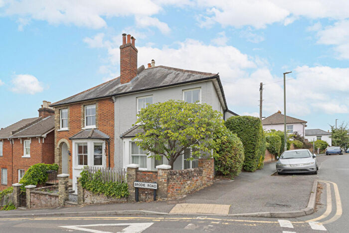 3 Bedroom Semi-Detached House For Sale In Harvey Road, Surrey, GU1