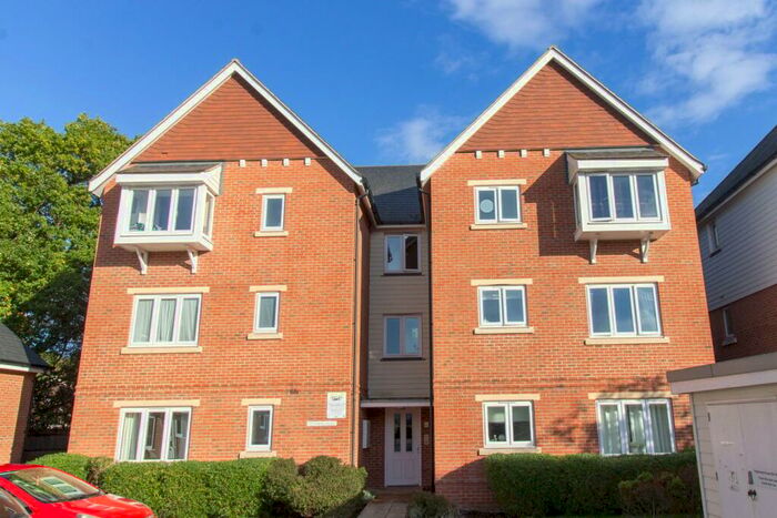 2 Bedroom Apartment To Rent In Alder Court, Fleet, GU51