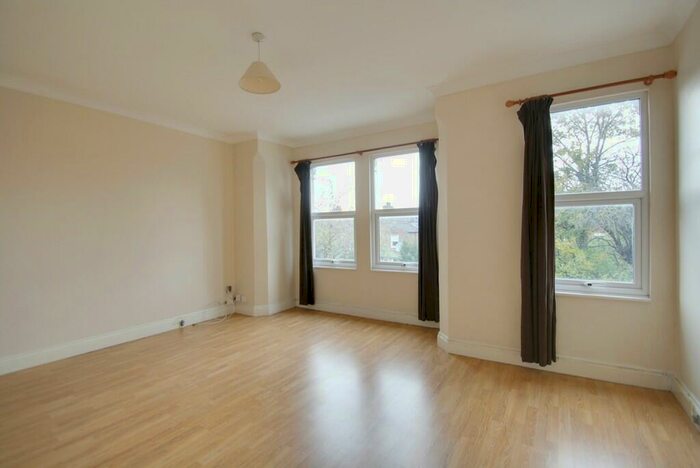 1 Bedroom Apartment To Rent In Westbury Avenue, Turnpike Lane, N22