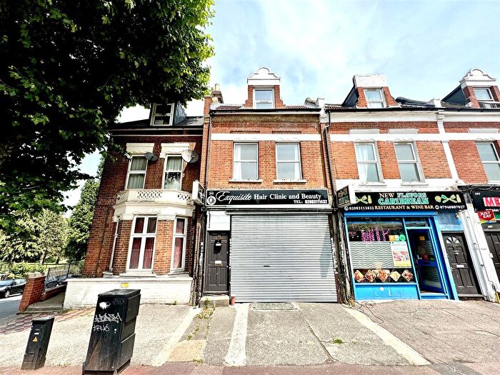 3 Bedroom Flat To Rent In Plumstead High Street, Plumstead, SE18