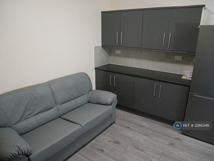 2 Bedroom Flat To Rent In Clarendon Park Road, Leicester, LE2