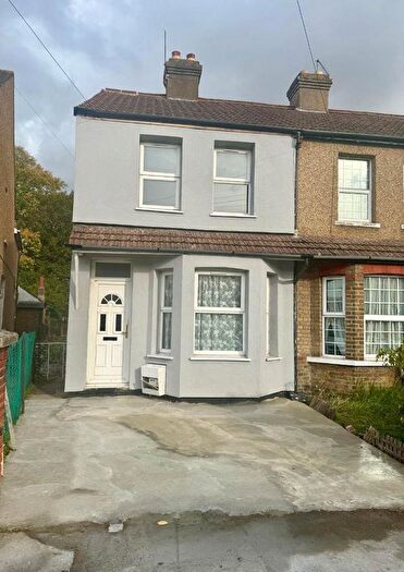 3 Bedroom Property To Rent In Ragstone Road, Slough, SL1