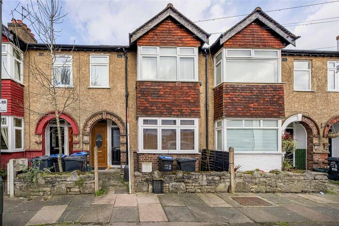 2 Bedroom Flat To Rent In Rothesay Avenue, London, SW20