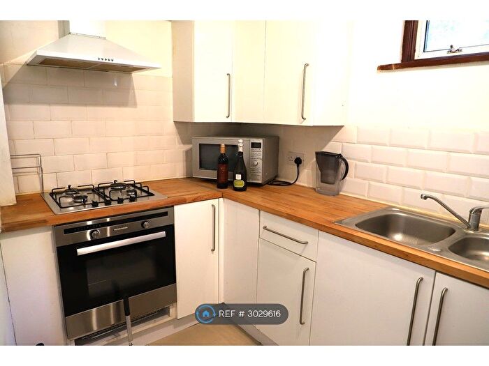 2 Bedroom Flat To Rent In Wandle Road, Morden, SM4