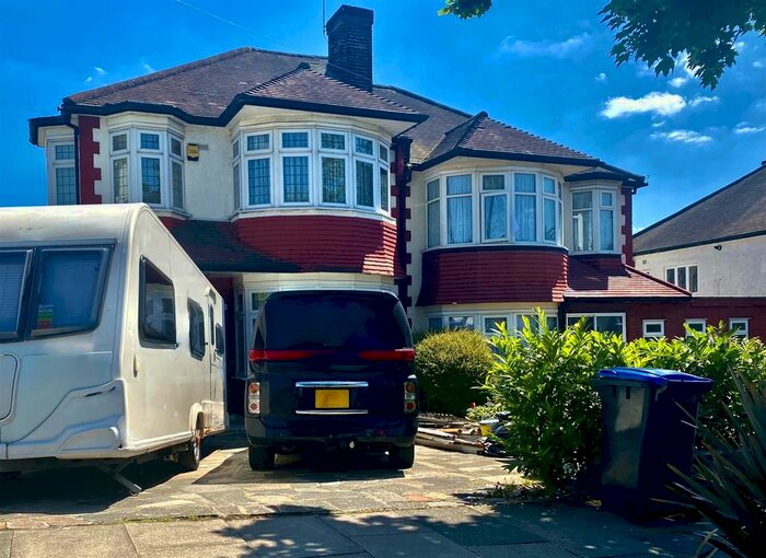 4 Bedroom Semi-Detached House To Rent In Wilmer Way, London, N14