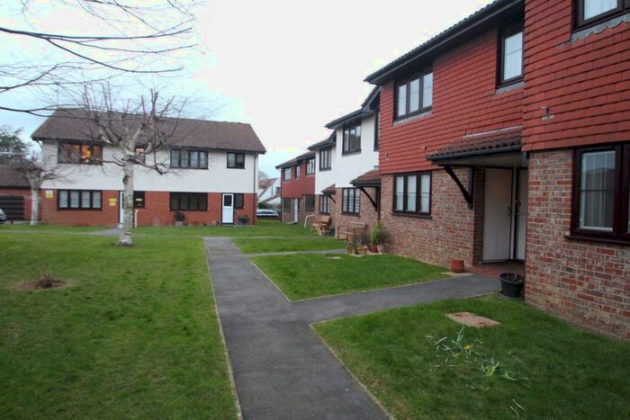 2 Bedroom Flat To Rent In Old Farm Court, Perry Street, Billericay, CM12
