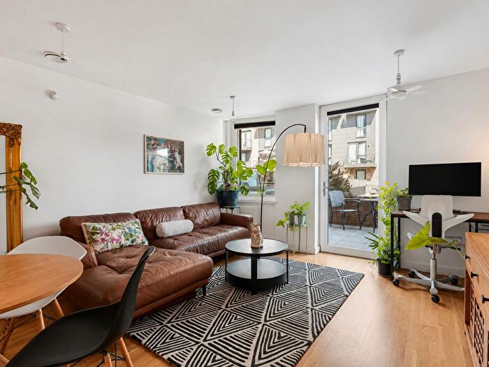 1 Bedroom Flat For Sale In Baltic Avenue, Brentford, TW8