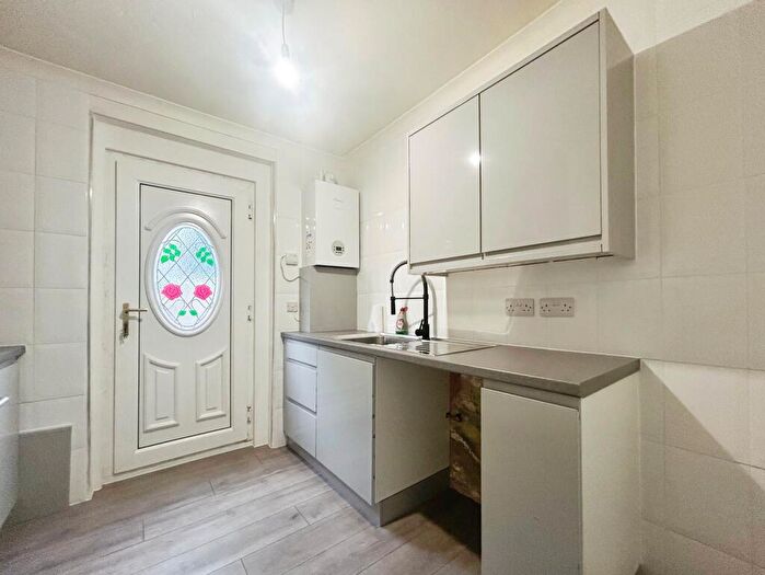 2 Bedroom Apartment To Rent In Highfield Gardens, PO22