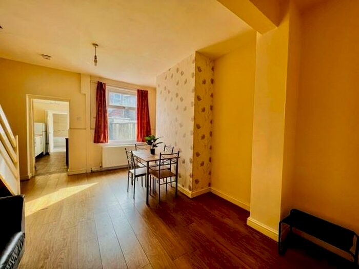 3 Bedroom Terraced House To Rent In Vincent Street, Manchester, M11