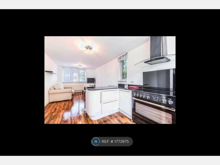 1 Bedroom Flat To Rent In Ashley Crescent, London, SW11