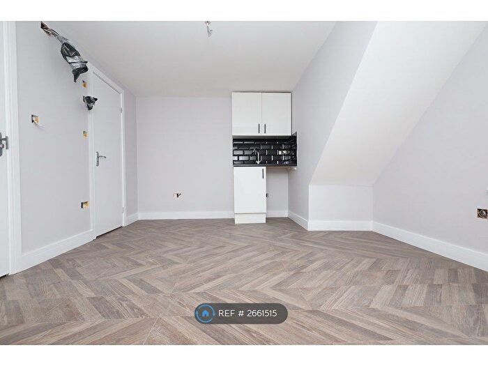 Studio To Rent In Doris Road, Ashford, TW15