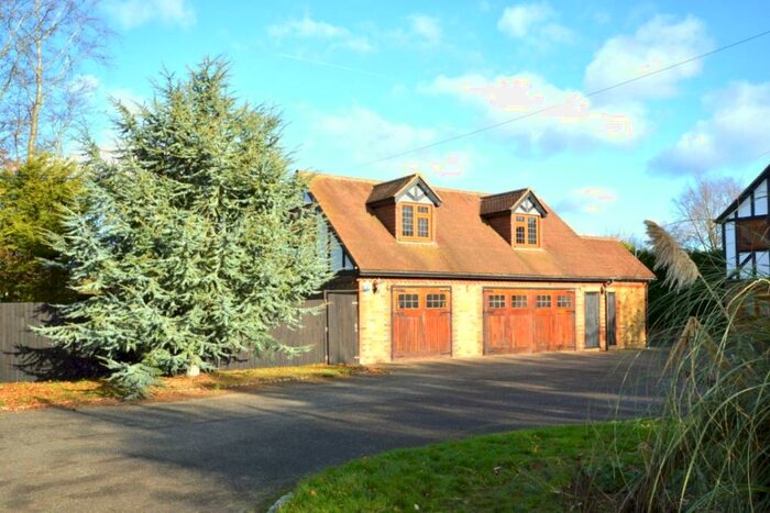 3 Bedroom Detached House To Rent In Wrotham Road, South Street, Meopham, Gravesend, DA13