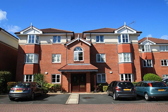 2 Bedroom Flat To Rent In Chamberlain Drive, Wilmslow, Cheshire, SK9