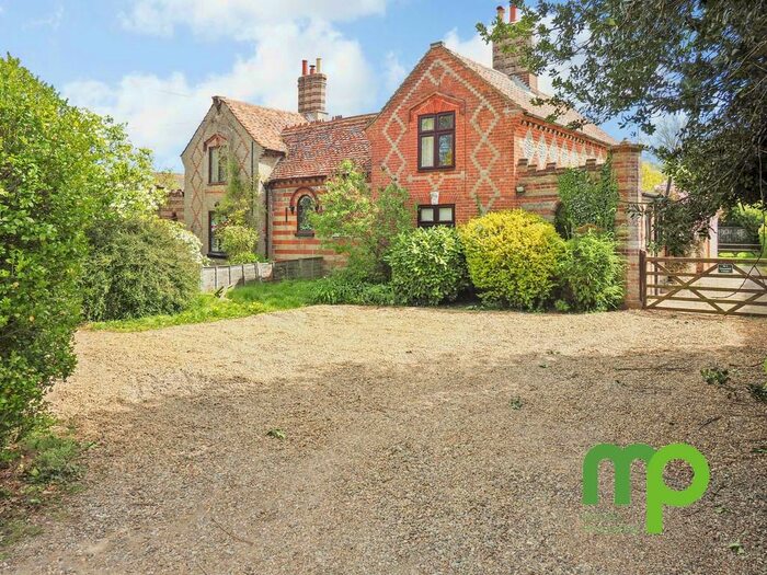 4 Bedroom Semi-Detached House For Sale In Watton Road, Hingham, Norwich, NR9