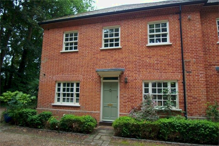 2 Bedroom Flat To Rent In Mulberry Close, Watford, WD17