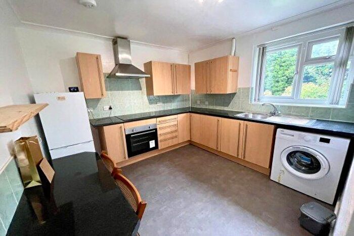 2 Bedroom Flat To Rent In Houghend Avenue, Manchester, M21