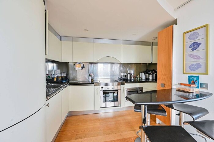 3 Bedroom Flat To Rent In Westminster Bridge Road, Waterloo, London, SE1