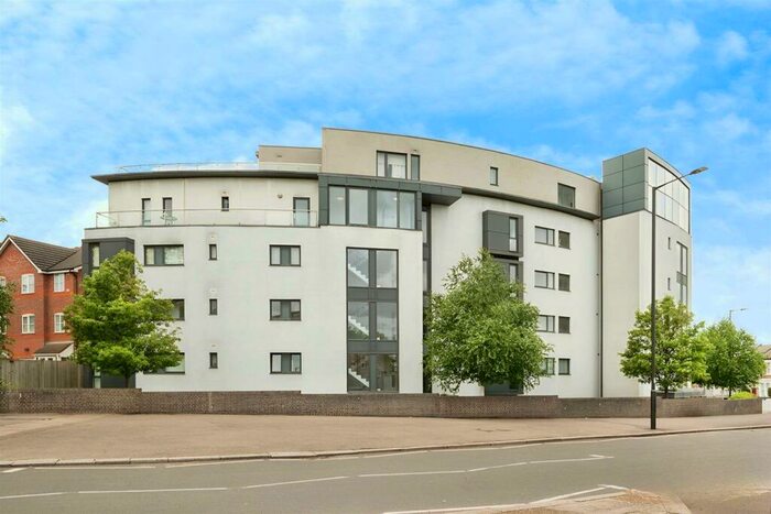 3 Bedroom Flat To Rent In Friern Barnet Road, London, N11