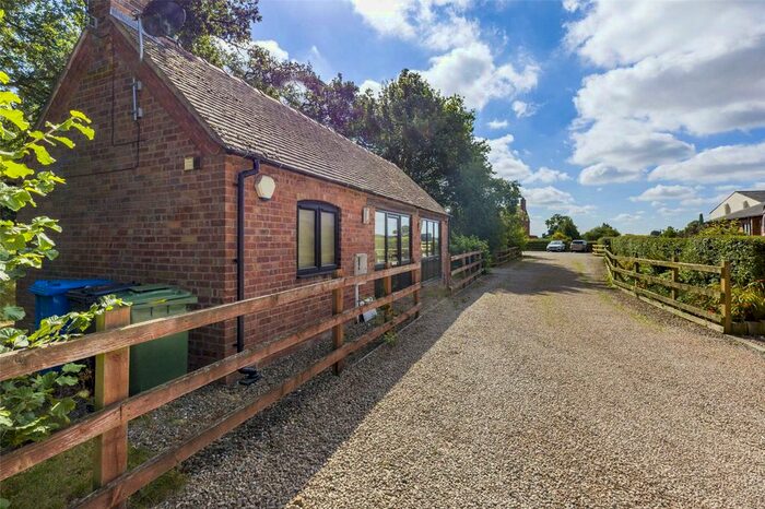 1 Bedroom Bungalow For Sale In Cranmoor, Wrottesley Park, Wolverhampton, Staffordshire, WV8