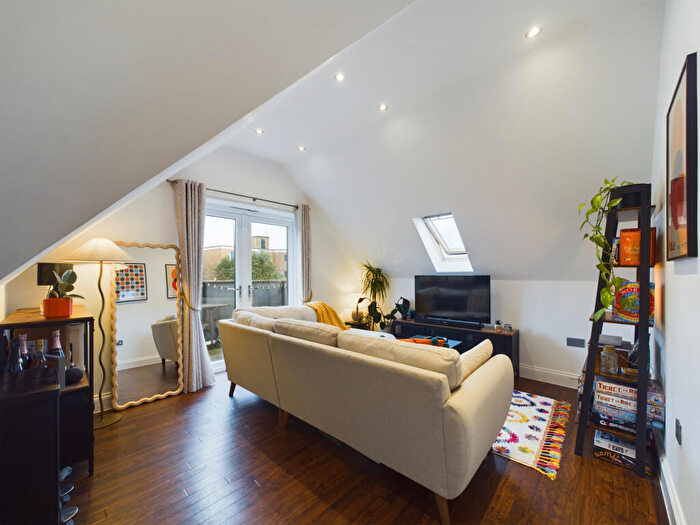 2 Bedroom Flat To Rent In A Manor Grove, Beckenham, Kent, BR3