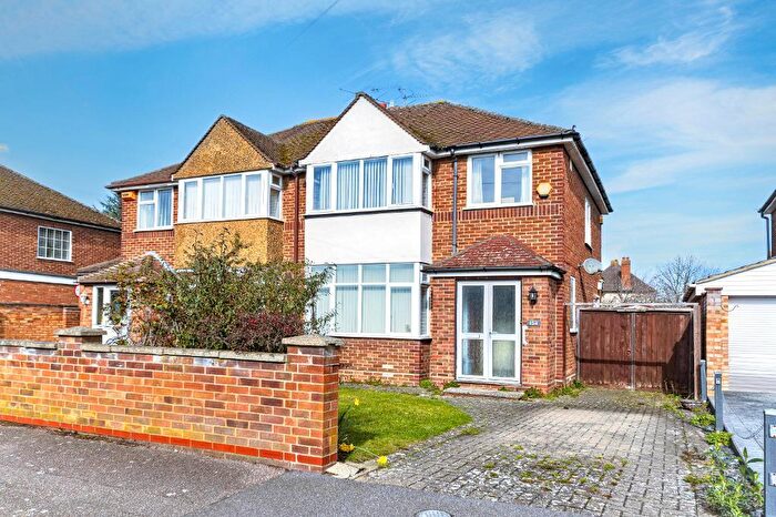 3 Bedroom Semi Detached House For Sale In Wendover Drive, Bedford, MK41