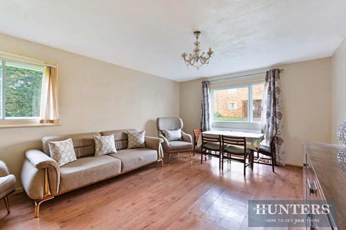 2 Bedroom Flat To Rent In Oakley Close, Isleworth, TW7